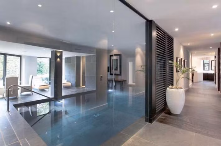 Lĩnh gần 300.000 bảng/tuần ở Man United, Pogba sống “sang chảnh” cỡ nào? ảnh 9