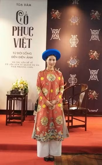 Diễm My 9X duyên dáng, đằm thắm trong trang phục hoàng hậu thời Nguyễn. Ảnh: Bình Thanh.