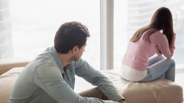 Khi bạn không hài lòng trong một mối quan hệ, bạn sẽ tìm thấy những sai sót trong mọi việc mà đối tác của bạn làm. (Ảnh: ITN).