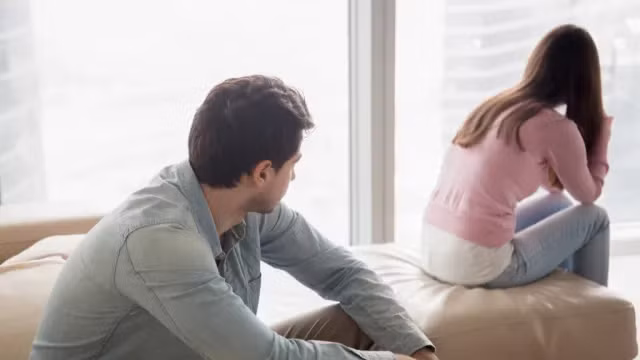 Khi bạn không hài lòng trong một mối quan hệ, bạn sẽ tìm thấy những sai sót trong mọi việc mà đối tác của bạn làm. (Ảnh: ITN).