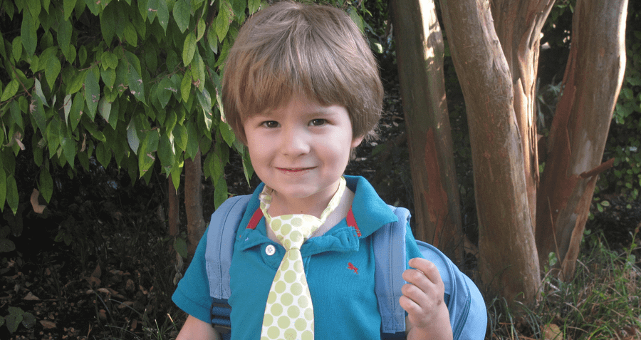 Cha mẹ nên đưa con đến thăm trường và chơi ở đó vài lần trước khi ngày học đầu tiên chính thức diễn ra. (Ảnh: ITN).