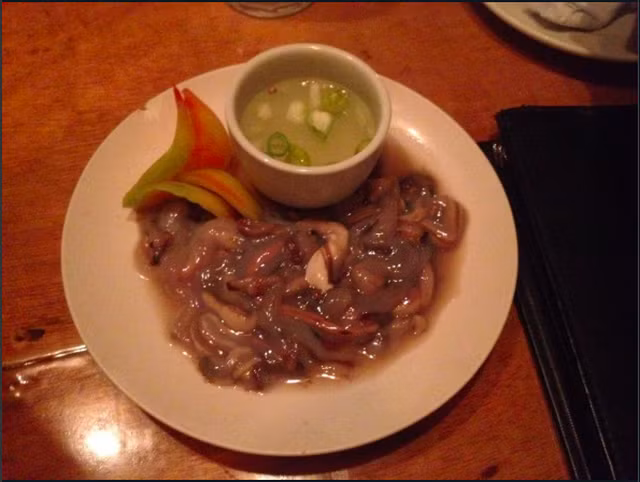 Ăn sống sâu gỗ nhầy nhụa – món đặc sản xếp hạng kinh dị” - 5