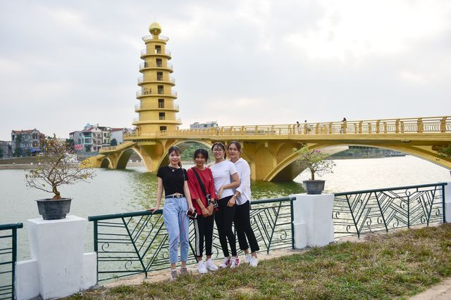 Toàn cảnh cây cầu đi bộ với kiến trúc tháp 7 tầng độc nhất vô nhị tại Phú Thọ - 8 Toàn cảnh cây cầu đi bộ với kiến trúc tháp 7 tầng độc nhất vô nhị tại Phú Thọ - 8