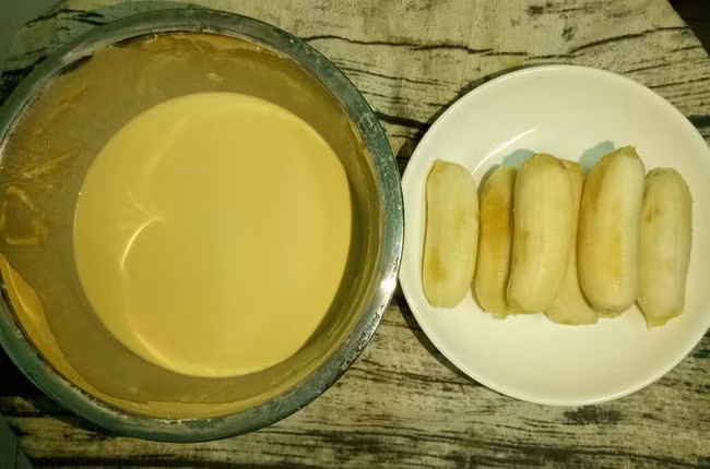 Cách làm bánh chuối chiên để 2 tiếng vẫn giòn rụm và bánh chuối nướng dẻo thơm chuẩn vị - Ảnh 1.
