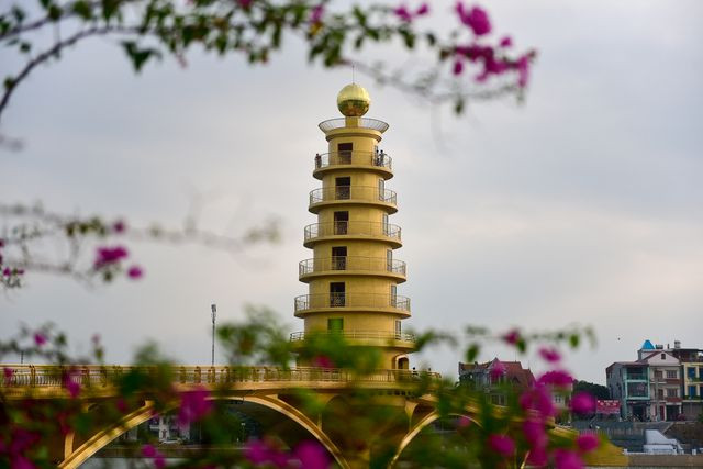 Toàn cảnh cây cầu đi bộ với kiến trúc tháp 7 tầng độc nhất vô nhị tại Phú Thọ - 11 Toàn cảnh cây cầu đi bộ với kiến trúc tháp 7 tầng độc nhất vô nhị tại Phú Thọ - 11