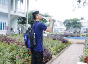 (Nước sẽ giúp bạn tỉnh táo hơn khi làm bài - Ảnh: Đại học Văn Hiến cung cấp)