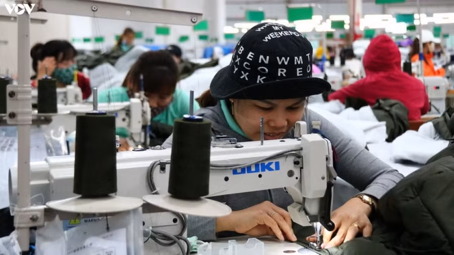 Tổng Liên đoàn lao động Việt Nam đang đề xuất tăng lương tối thiểu vùng từ 1/1/2021. 