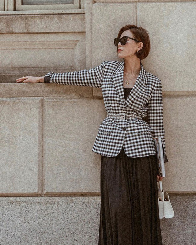 Chân váy xếp li vẫn hot điên đảo và bạn nên “ghim” 12 ý tưởng diện item này cho sành điệu - Ảnh 9.