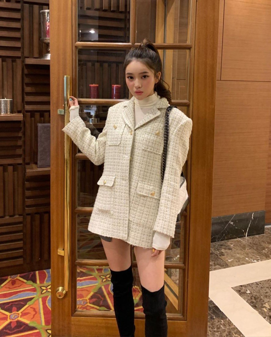 Thủ thuật buộc tóc đuôi ngựa giúp khuôn mặt nào cũng trẻ, xinh ảnh 9