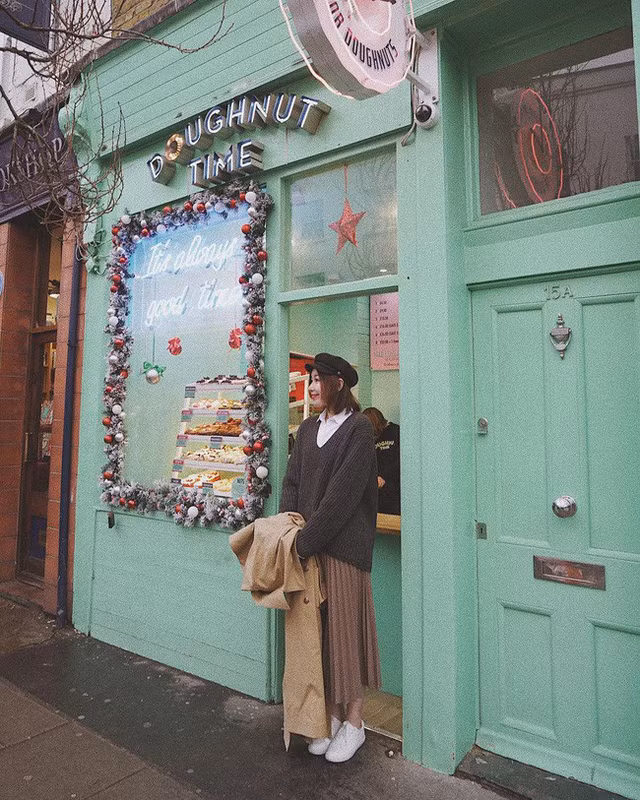 Chân váy xếp li vẫn hot điên đảo và bạn nên “ghim” 12 ý tưởng diện item này cho sành điệu - Ảnh 4.