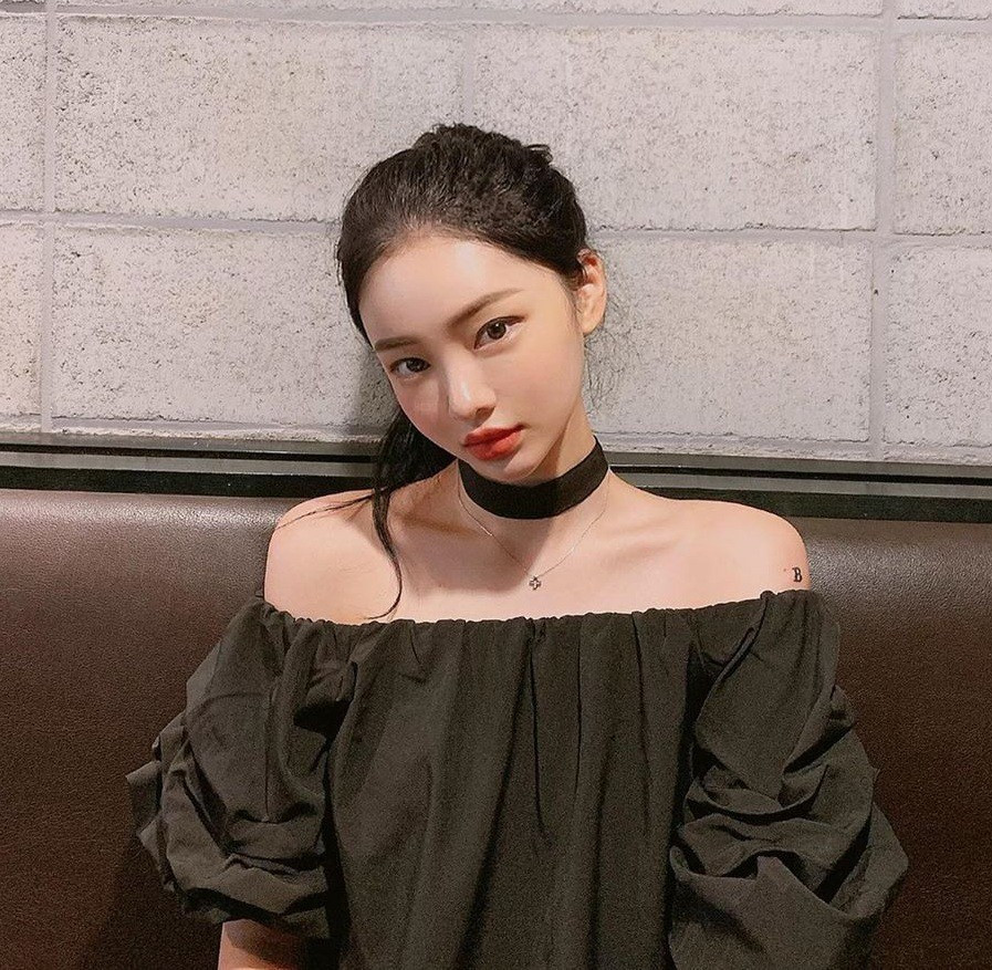 Thủ thuật buộc tóc đuôi ngựa giúp khuôn mặt nào cũng trẻ, xinh ảnh 7