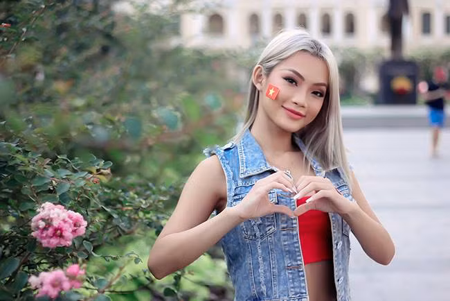 nu dj "tim muon bay khoi long nguc" khi choi nhac mo man gala mung u23 ve nuoc hinh anh 3