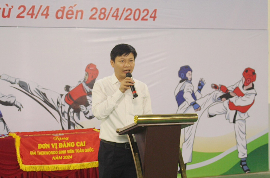 Ông Nguyễn Thanh Đề Vụ trưởng Vụ Giáo dục thể chất; Bộ Giáo dục và Đào tạo phát biểu khai mạc tại giải đấu. Ông Nguyễn Thanh Đề Vụ trưởng Vụ Giáo dục thể chất; Bộ Giáo dục và Đào tạo phát biểu khai mạc tại giải đấu.