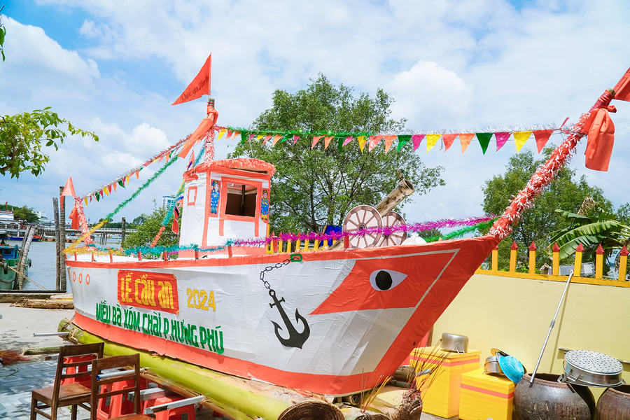 Từ nhiều ngày trước, người dân đã chuẩn bị các vật phẩm cho phần nghi thức lễ cúng. Từ nhiều ngày trước, người dân đã chuẩn bị các vật phẩm cho phần nghi thức lễ cúng.