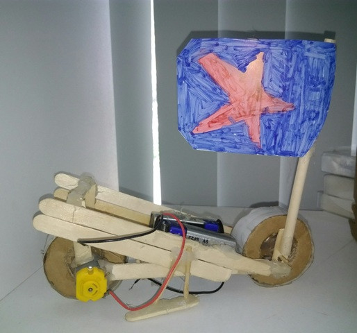 Chiếc xe có gắn động cơ điện của một bạn HS.