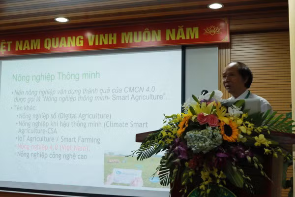 GS.TS Đỗ Kim Chung, Khoa Kinh tế và PTNT, Học Viện Nông nghiệp VN báo cáo tham luận tại Hội thảo
