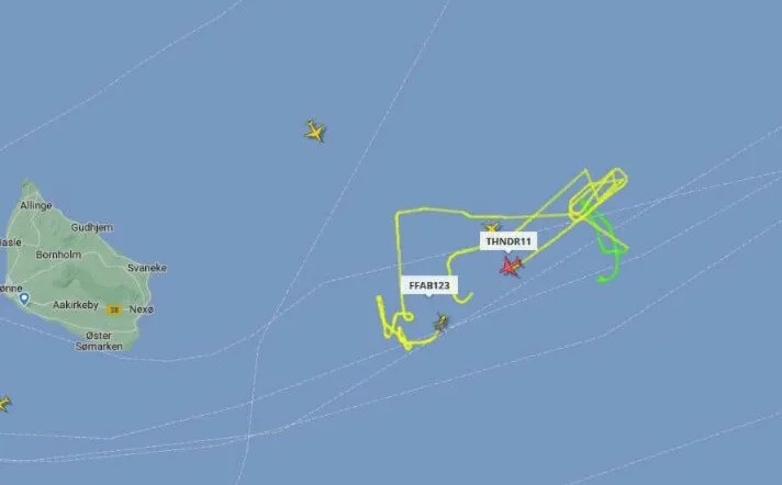 Sơ đồ đường bay của trực thăng Sikorsky SH-60 Seahawk/Mỹ trước ngày Nord Stream bị phá hoại, đúng địa điểm phát sinh các vụ nổ Sơ đồ đường bay của trực thăng Sikorsky SH-60 Seahawk/Mỹ trước ngày Nord Stream bị phá hoại, đúng địa điểm phát sinh các vụ nổ