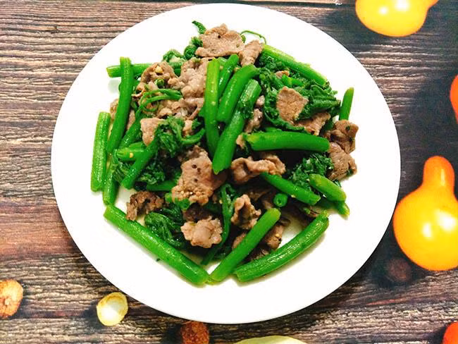 Bật mí công thức làm rau bí xào thịt bò chuẩn vị