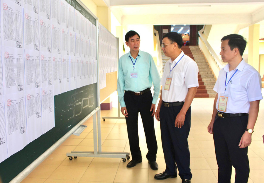 Trước đó, Ban chỉ đạo Kỳ thi tốt nghiệp THPT năm 2023 tỉnh Thái Nguyên đã kiểm tra một số điểm thi trên địa bàn. Trước đó, Ban chỉ đạo Kỳ thi tốt nghiệp THPT năm 2023 tỉnh Thái Nguyên đã kiểm tra một số điểm thi trên địa bàn.