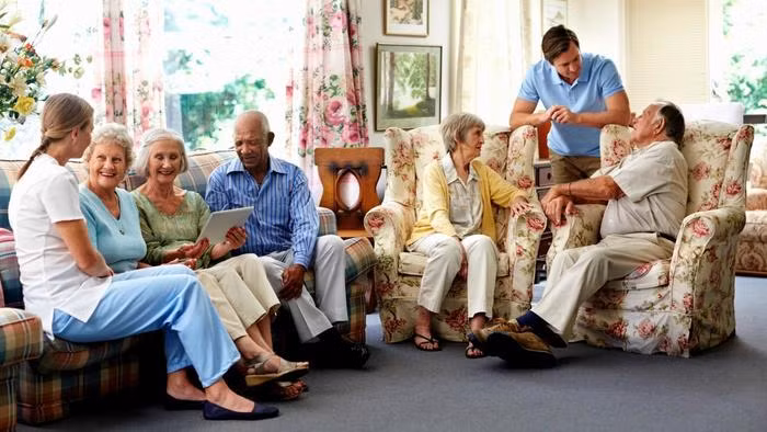 Đưa bố mẹ vào viện dưỡng lão là bất hiếu hay văn minh?