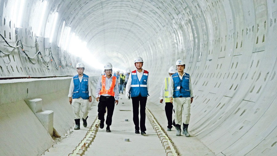 Bên trong đường hầm tuyến metro số 1.