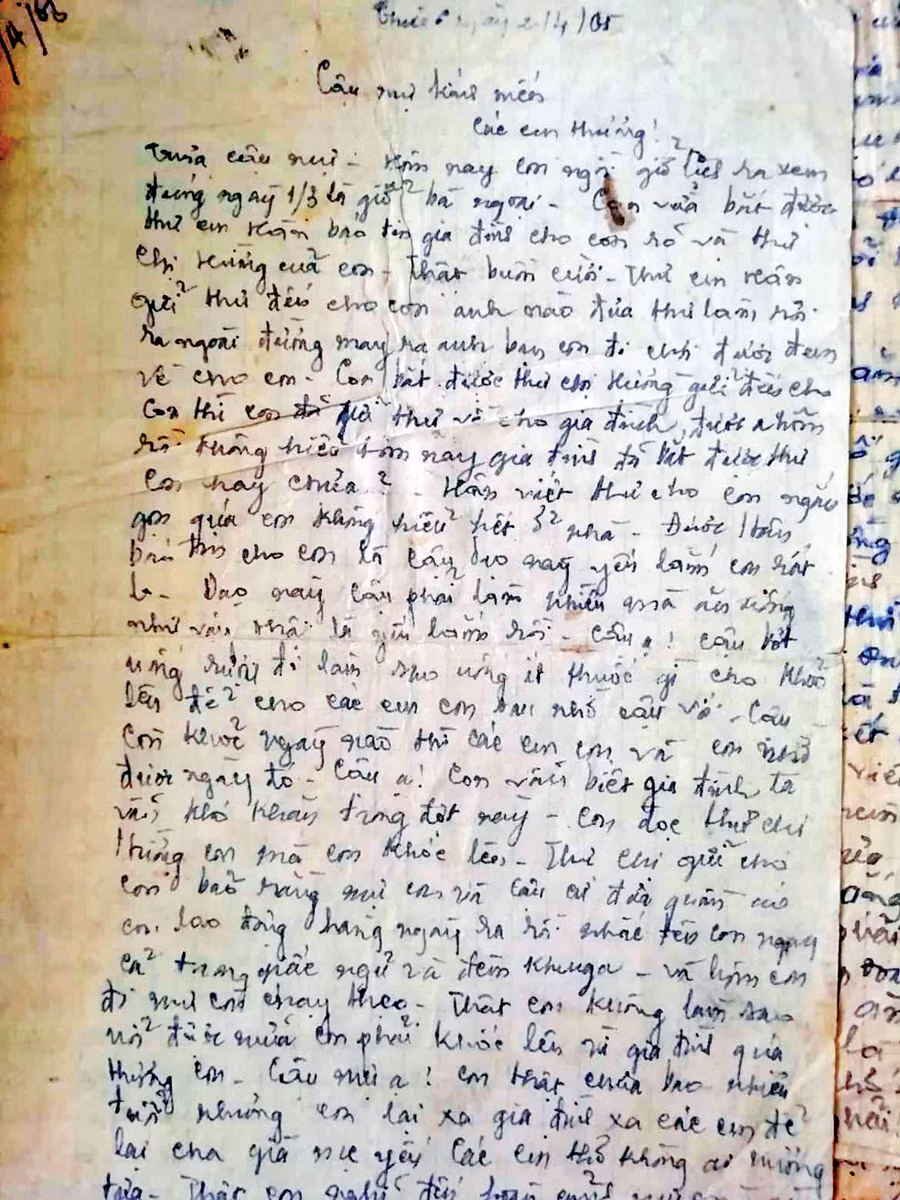 Thư liệt sỹ Dương Xuân Hoàng gửi về cho cậu mự (cách gọi bố mẹ ở một số vùng Nghệ An). Ảnh: Hồ Lài