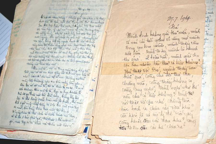 Thư liệt sỹ Phan Huy Chương gửi về cho vợ và con gái. Ảnh: Hồ Lài