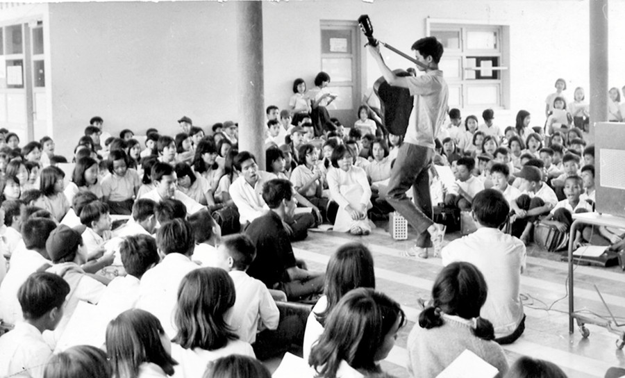 Nhạc sĩ Nguyễn Đức Quang trong phong trào Hát cho đồng bào tôi nghe tại Sài Gòn. Ảnh tư liệu Nhạc sĩ Nguyễn Đức Quang trong phong trào Hát cho đồng bào tôi nghe tại Sài Gòn. Ảnh tư liệu