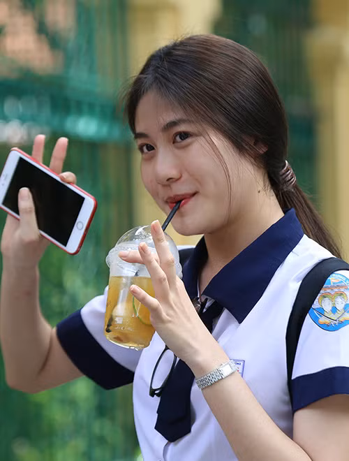 Ánh mắt, nụ cười nữ sinh trường thi ảnh 10