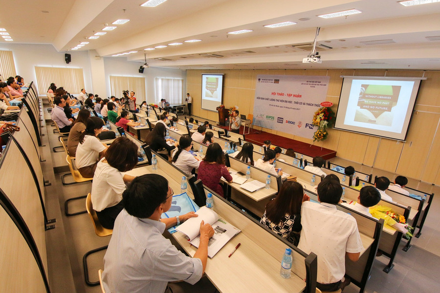 Đông đảo cán bộ Thư viện các trường tham gia Đông đảo cán bộ Thư viện các trường tham gia