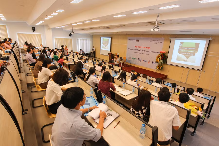 Đông đảo cán bộ Thư viện các trường tham gia