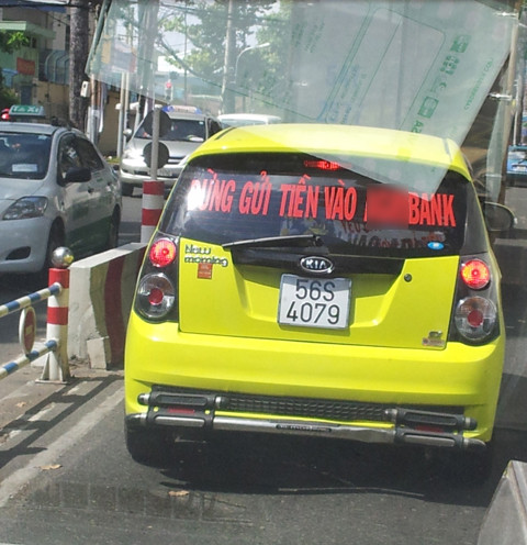 Chủ xe có mối thù riêng với ngân hàng.