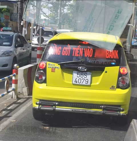 Chủ xe có mối thù riêng với ngân hàng.