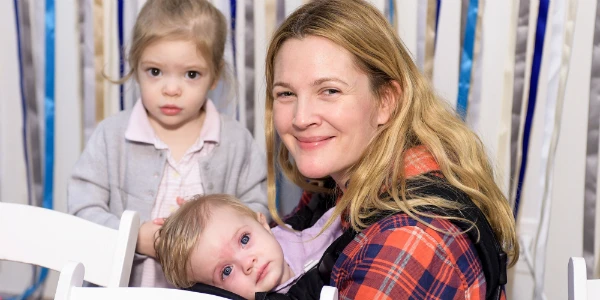 Xử lý con ăn vạ theo cách "bá đạo" của Drew Barrymore 