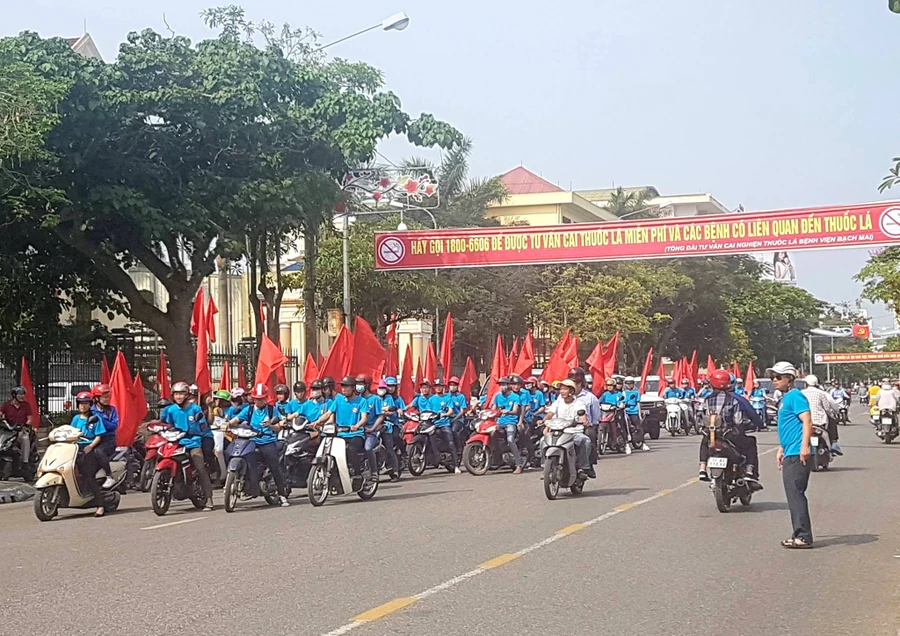 Tuyên truyền phòng chống tác hại thuốc lá bằng hình thức diễu hành cổ động