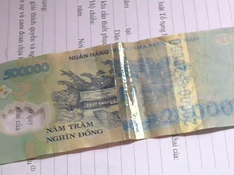 Tráo tiền âm phủ rút 8 tỷ trong két sắt ngân hàng Tráo tiền âm phủ rút 8 tỷ trong két sắt ngân hàng