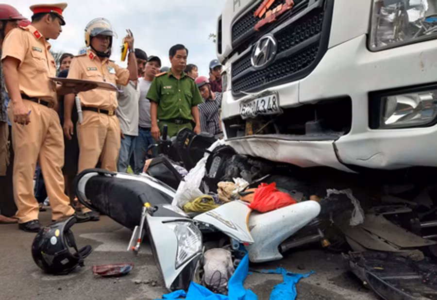 Hiện trường vụ tai nạn chiều 2/1 tại Long An