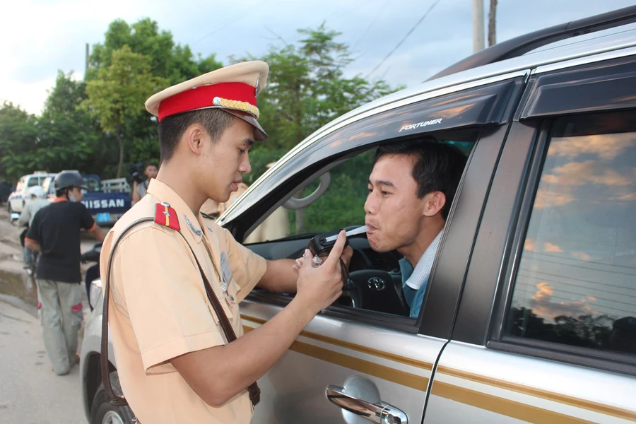 Giảm tải tai nạn giao thông: Xóa “điểm đen” từ ý thức