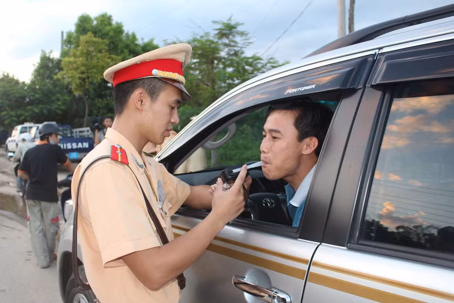 Giảm tải tai nạn giao thông: Xóa “điểm đen” từ ý thức
