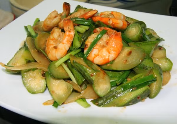 Ăn mướp bị úng nước khiến gia đình ông Du nhập viện. (Hình minh họa).