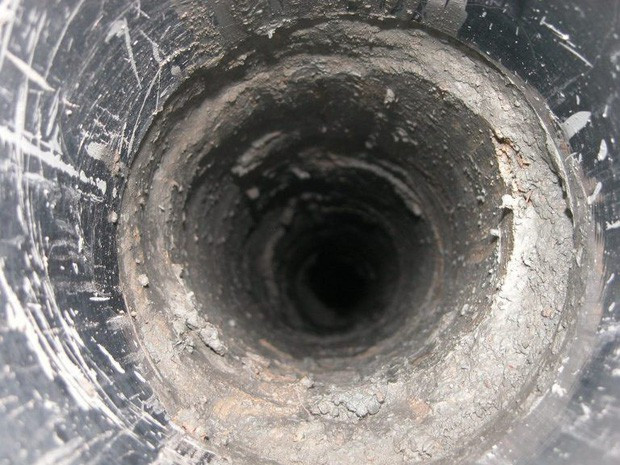 Chiếc đĩa này dù bé tí teo nhưng chẳng ai nhấc được lên và bên dưới nó ẩn chứa một sự thật khiến ai cũng phải bất ngờ - Ảnh 3. Chiếc đĩa này dù bé tí teo nhưng chẳng ai nhấc được lên và bên dưới nó ẩn chứa một sự thật khiến ai cũng phải bất ngờ - Ảnh 3.