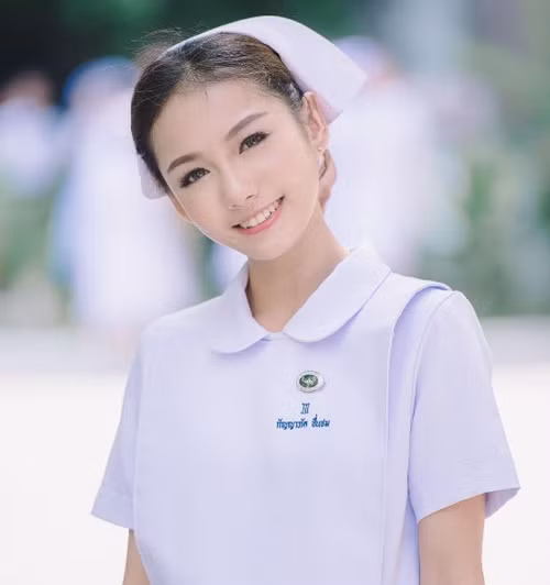 vi qua noi tieng, nu y ta xinh dep nhat thai lan bi sa thai hinh anh 2