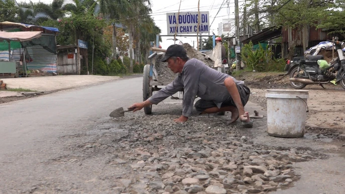 Người đàn ông tật nguyền làm chuyện “quái gở” được vinh danh