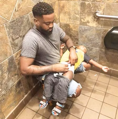 Bức ảnh gây sốt mạng xã hội của anh Palmer. Ảnh: