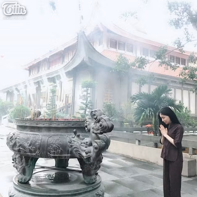 Chuyện về chàng trai 9x ăn cơm từ thiện, đi hát đám ma kiếm tiền làm con gái - Hình 4