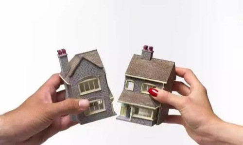 Người chồng định tung hoả mù trong việc tranh chấp tài sản, không ngờ không được quyền nuôi con mà tài phải chia tài sản cho vợ. Ảnh: Sina.