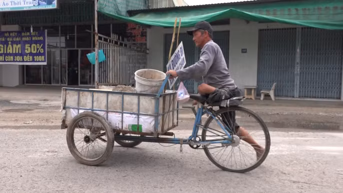 Người đàn ông tật nguyền làm chuyện “quái gở” được vinh danh - Ảnh 3.