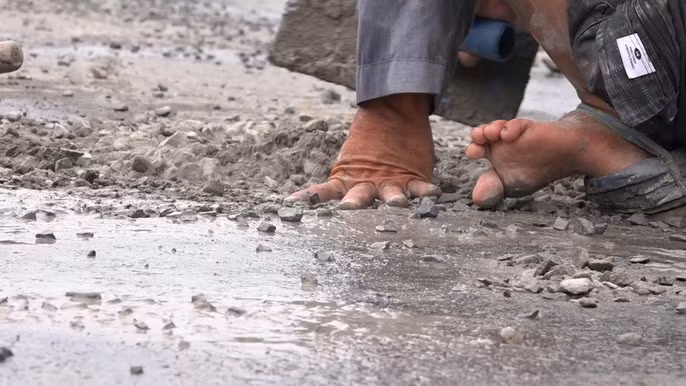 Người đàn ông tật nguyền làm chuyện “quái gở” được vinh danh - Ảnh 6.