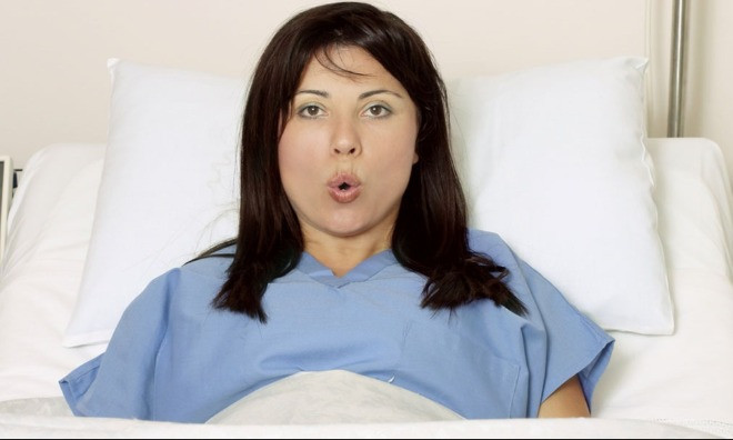 Bà bầu cần biết cách hít thở để giảm đau khi sinh con. Bà bầu cần biết cách hít thở để giảm đau khi sinh con. Ảnh: parenting