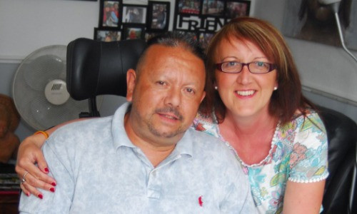 Roy Palmer bên vợ. Ảnh: Gloucestershire Live.